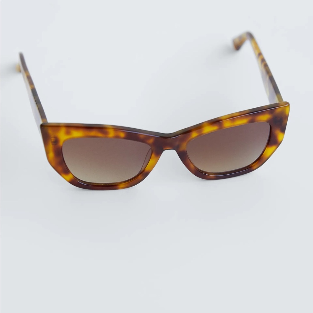 Zara Tortoiseshell Cat-Eye Sunglasses with Gradient Brown Lenses